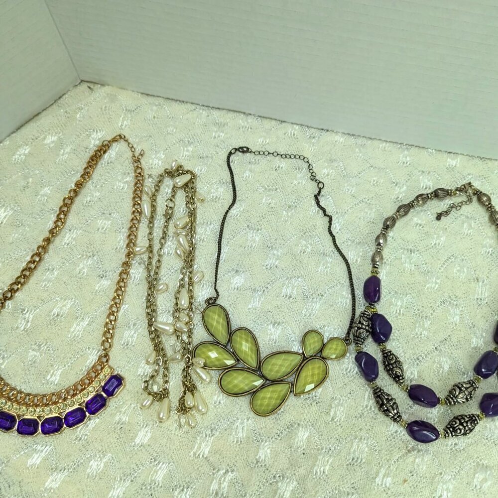 Lot Of 4 Fashion Statement Necklaces Mixed materials COSTUME JEWELRY LOT 0810-02
